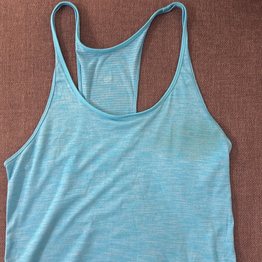 Lululemon Razorback Tank - Picture 2 of 4